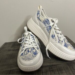 Dream Pairs White and Blue Floral Sneakers